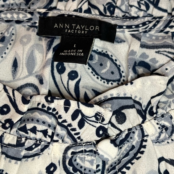 Ann Taylor Factory paisley blouse, Size L - Picture 6 of 7